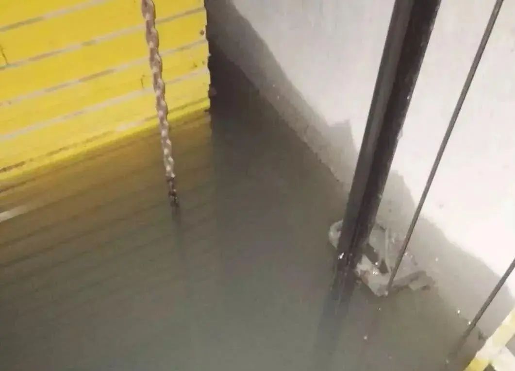 電梯進水